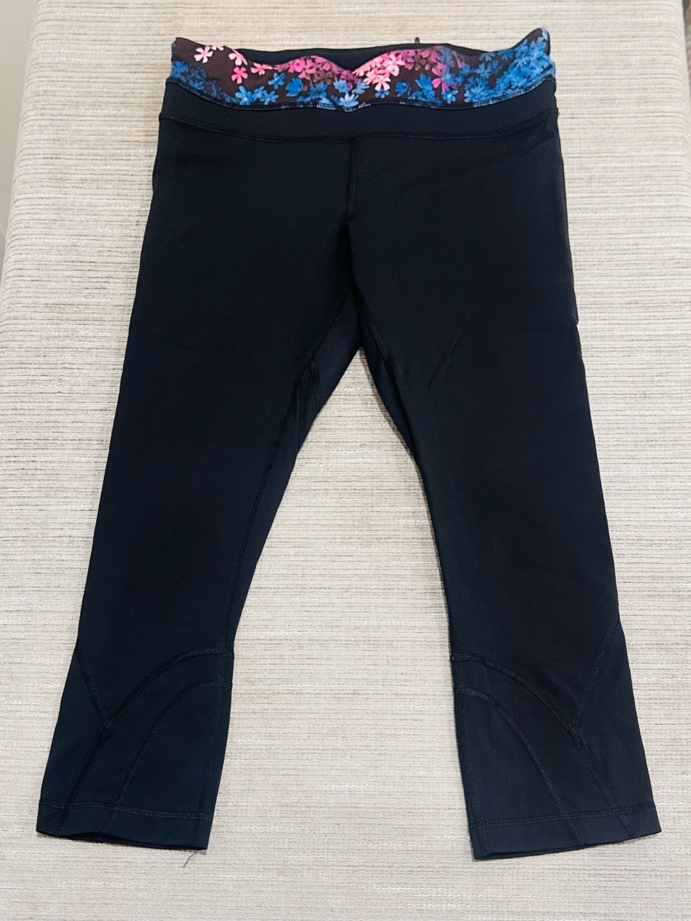 Lululemon Pace Rival Crop Leggings Black Floral Waistband Petal Pop Mesh Size 6 - Picture 2 of 7